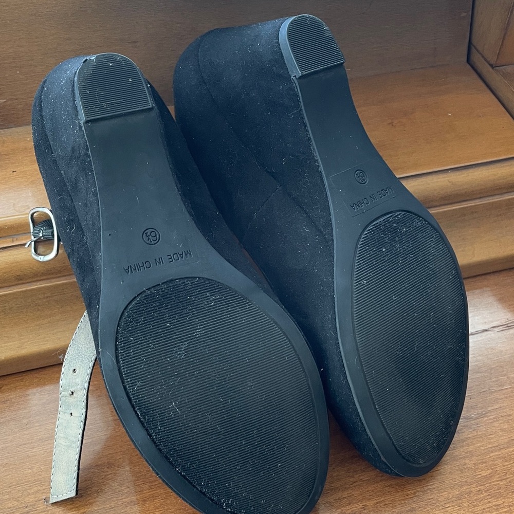 American Rag Black Ameesha Wedge - Size 6.5M. Excellent Used condition. - Picture 4 of 7